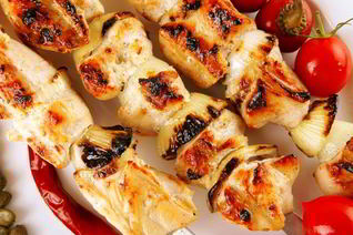 Шашлык из курицы в лимонном маринаде с шафраном