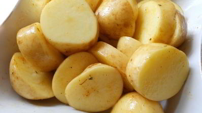 шашлык из молодого картофеля и сала