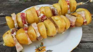 шашлык из молодого картофеля и сала