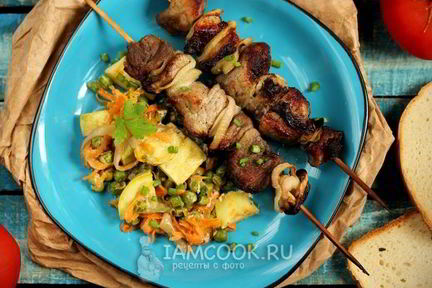 Шашлык из свинины с овощами в духовке