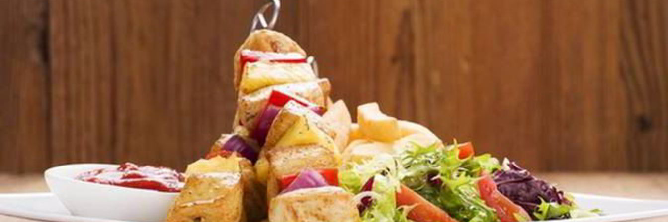 Шашлык с овощами и карпачо из говядины