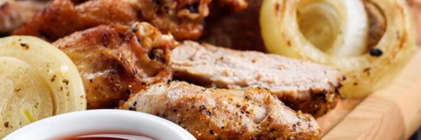 Шашлык в маринаде из лука, помидоров и специй