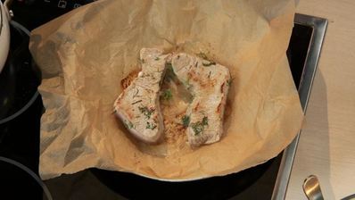 стейк из индейки с чечевицей и томатным соусом