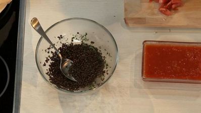 стейк из индейки с чечевицей и томатным соусом