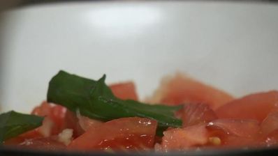 стейк из индейки с чечевицей и томатным соусом