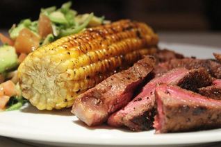 Стейк с овощами на гриле