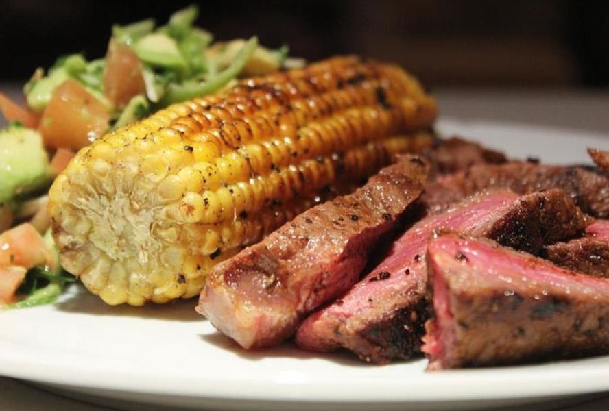 Стейк с овощами на гриле