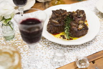 Стейки с жареным луком-шалот