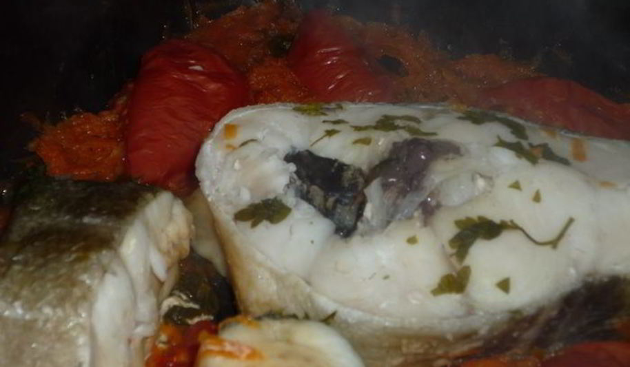 Рецепт стейков трески под овощным маринадом