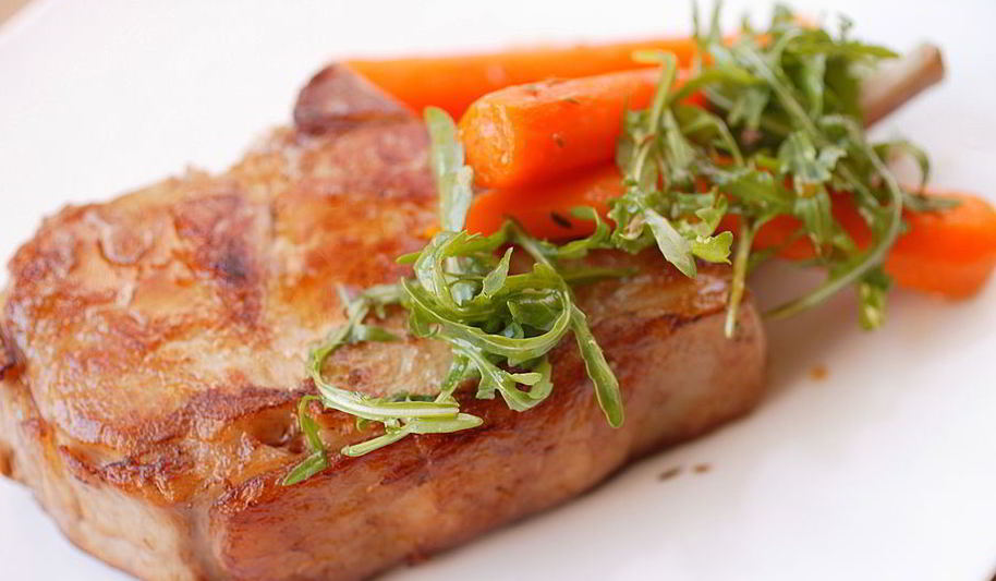 Рецепт жареных свиных стейков