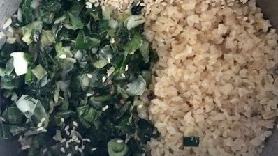 домашние тефтели в томатном соусе с зеленым булгуром