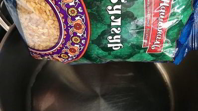 домашние тефтели в томатном соусе с зеленым булгуром