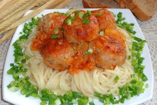 Макароны с тефтелями