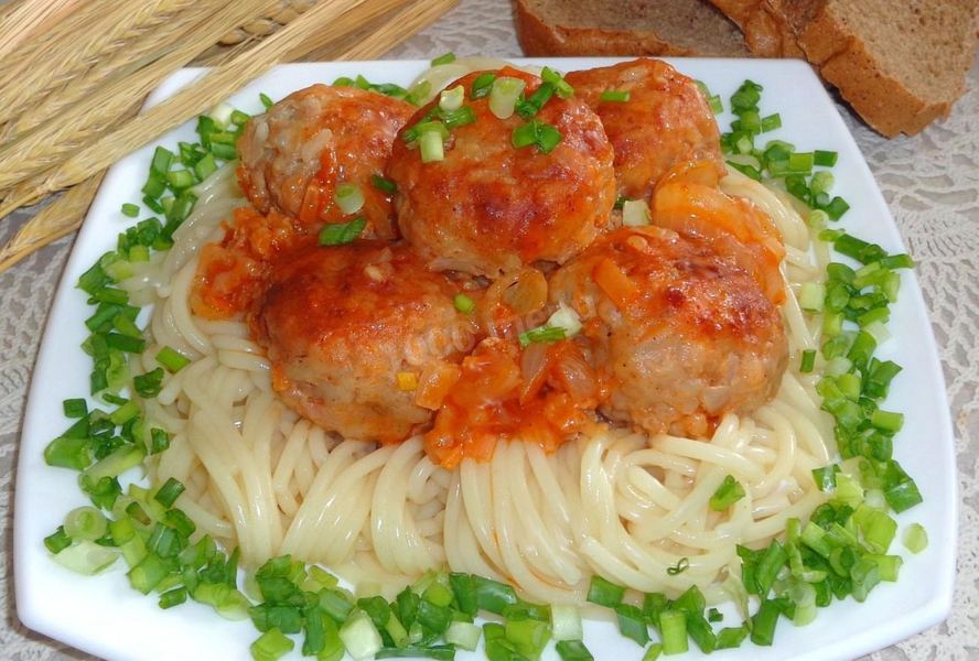 Макароны с тефтелями