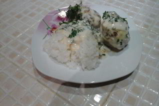 Нежные говяжьи тефтели с белым соусом