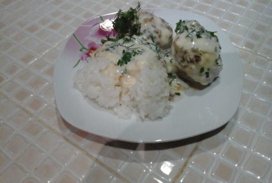 Нежные говяжьи тефтели с белым соусом