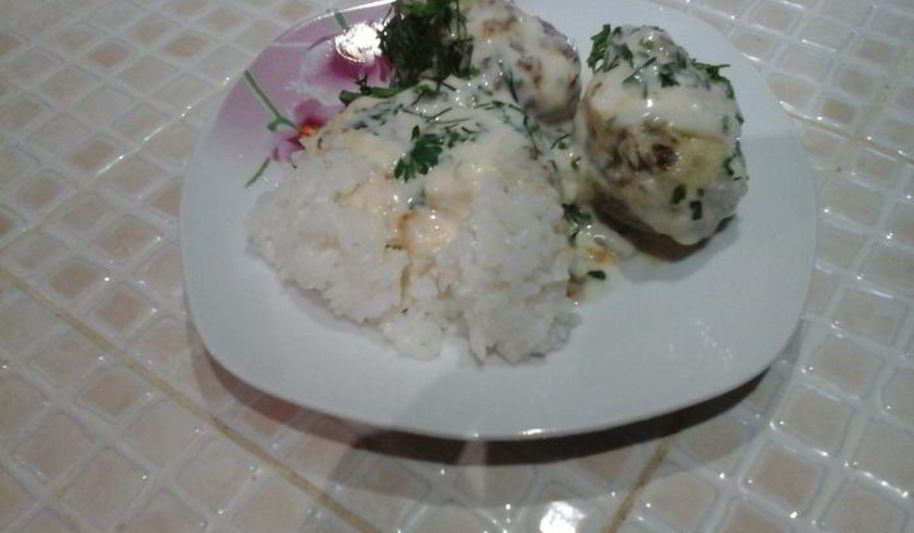 Рецепт нежных говяжьих тефтелей с белым соусом