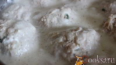 тефтели-ежики из семги в сметанном соусе