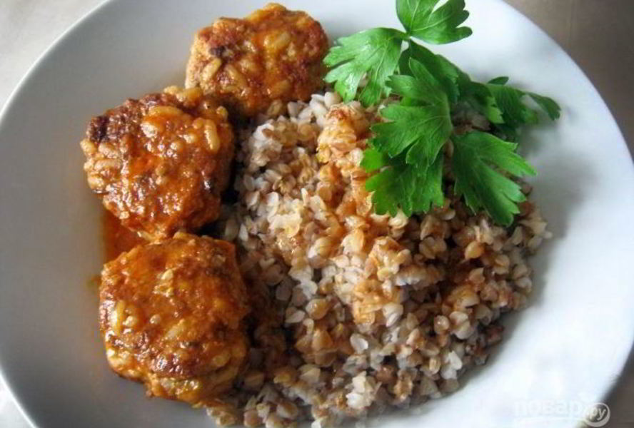 Тефтели под соусом на сковороде