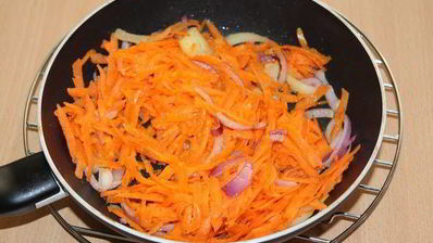 тефтели с моцареллой в томатно-овощном соусе