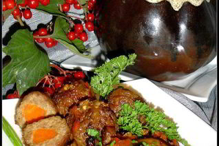 Тефтели с сюрпризом, запеченные с баклажанами и грибами