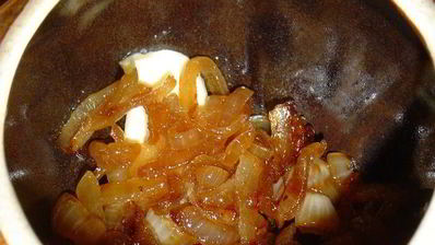 тефтели с сюрпризом, запеченные с баклажанами и грибами