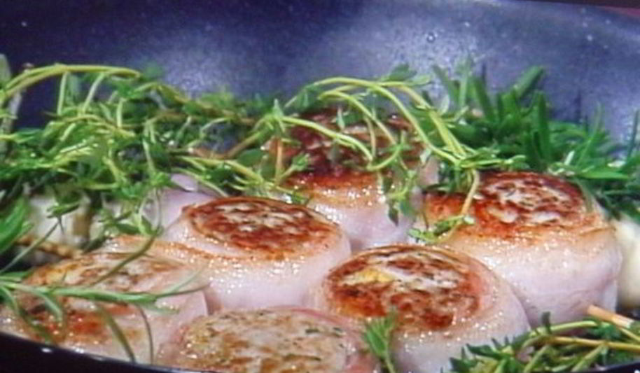 Рецепт тефтелей в беконе с начинкой из моцареллы