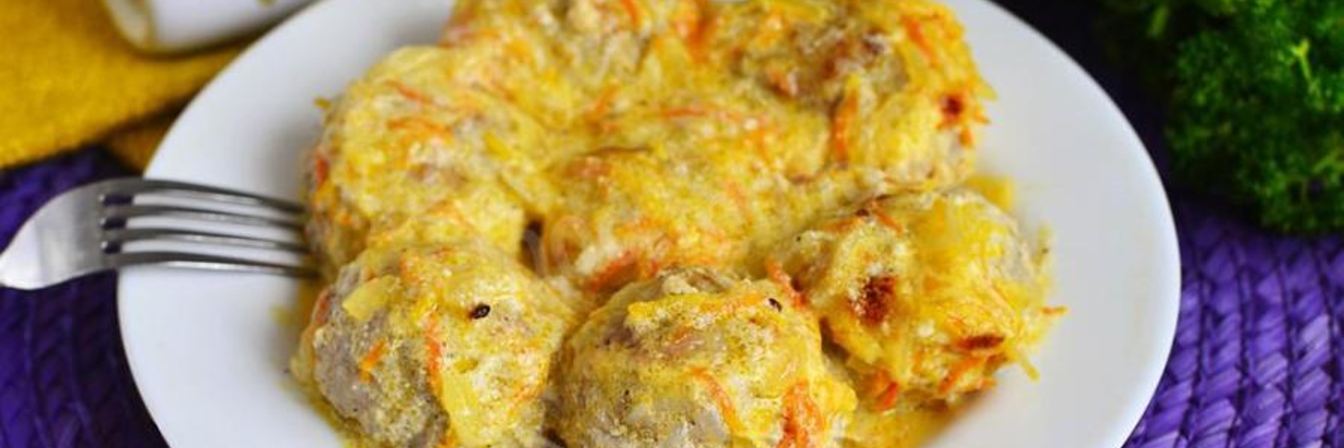 Тефтели в сметанном соусе в духовке