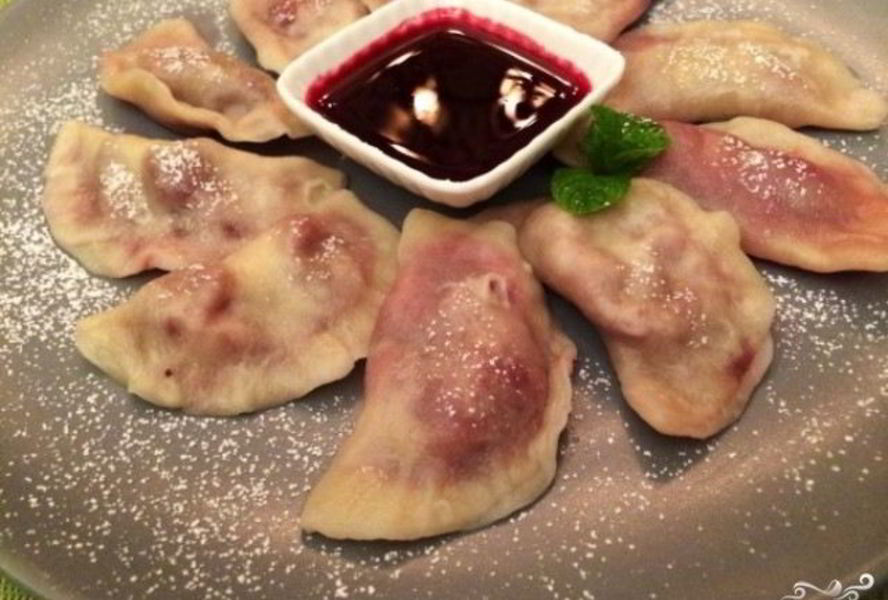 Постные вареники с вишней