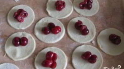 постные вареники с вишней