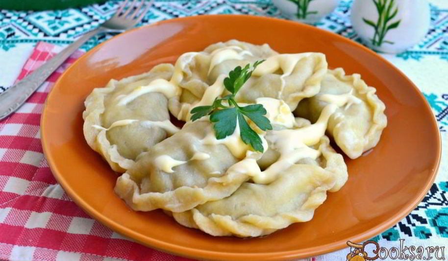 Рецепт вареников из яичного теста с курицей и баклажанами