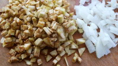 вареники из яичного теста с курицей и баклажанами