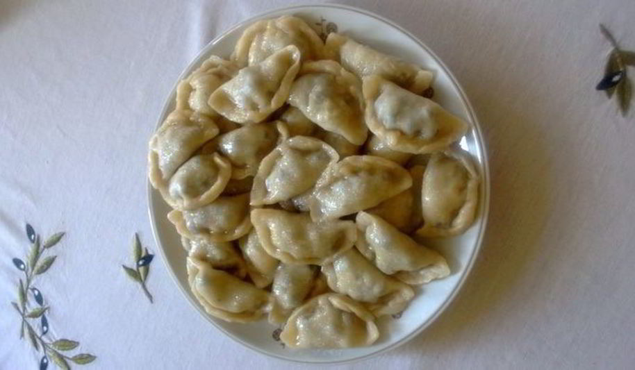 Рецепт вареников с черной смородиной