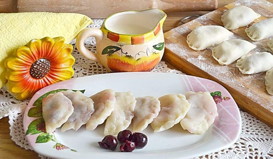 Рецепт вареников с творогом и вишней