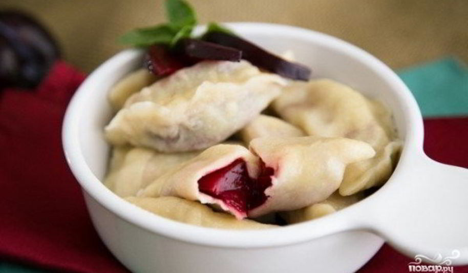 Рецепт вареников со сливами