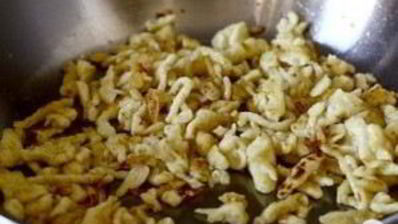 яичная лапша с луком и зеленью