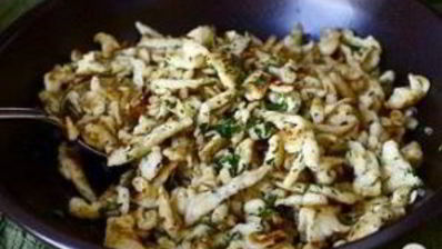 яичная лапша с луком и зеленью