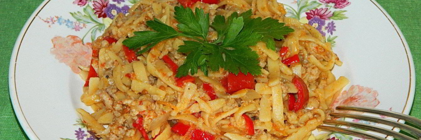 Яичная лапша с мясом и овощами