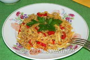 Яичная лапша с мясом и овощами