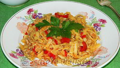 яичная лапша с мясом и овощами