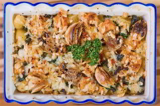 Запеченые ньокки с копченым окороком и цукини под сырным соусом