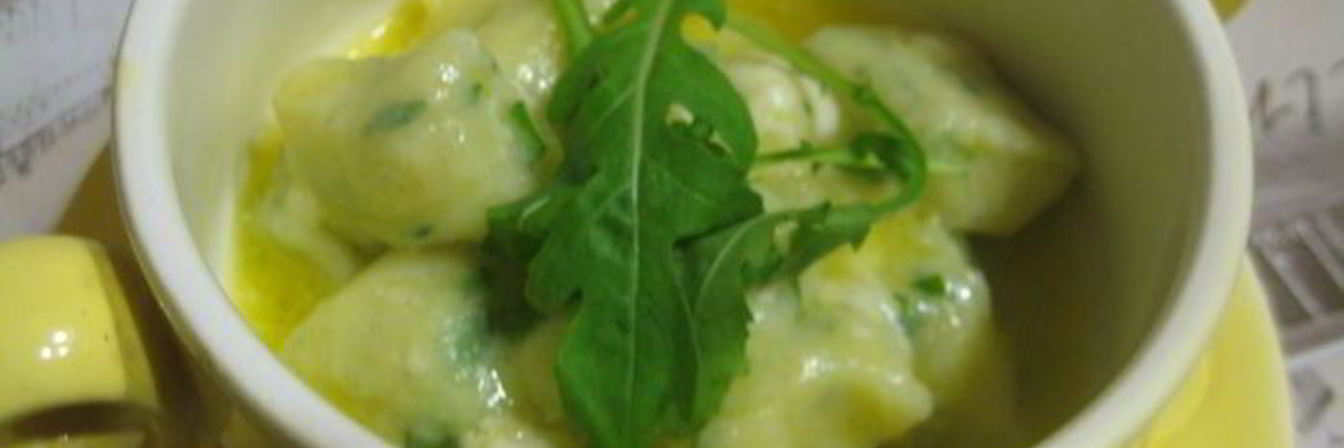 Зеленые ньокки с руколой и масляным соусом