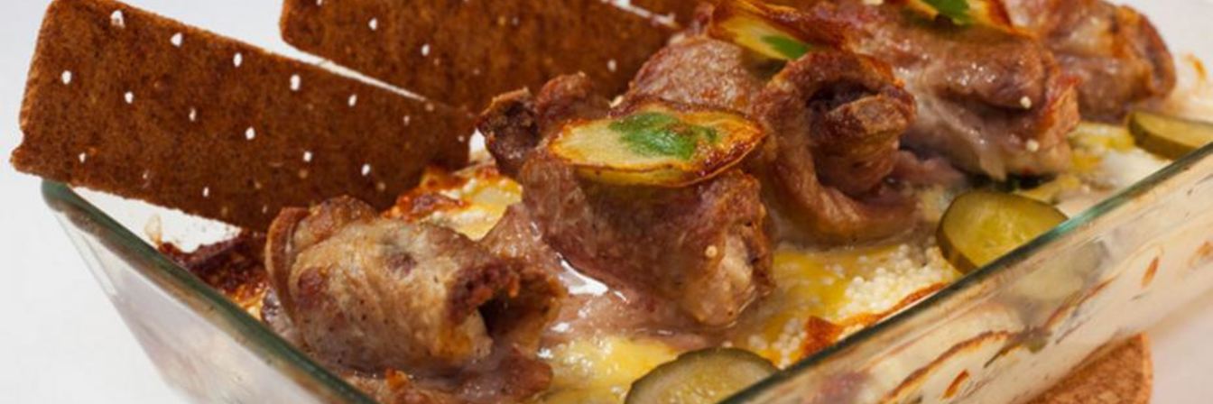 Карельское жаркое из свинины и сельди