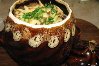 Вкусное жаркое в горшочках