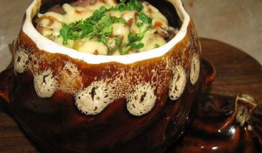 Рецепт вкусного жаркого в горшочках