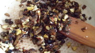 жаркое из грибов, каштанов и фундука