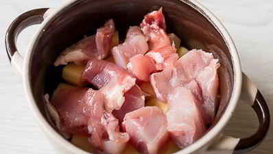 жаркое из кролика в горшочке