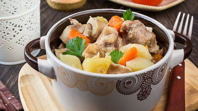 жаркое из кролика в горшочке