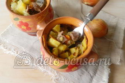 Жаркое из свинины в горшочках