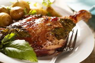 Жаркое из утки с капустой и виноградом